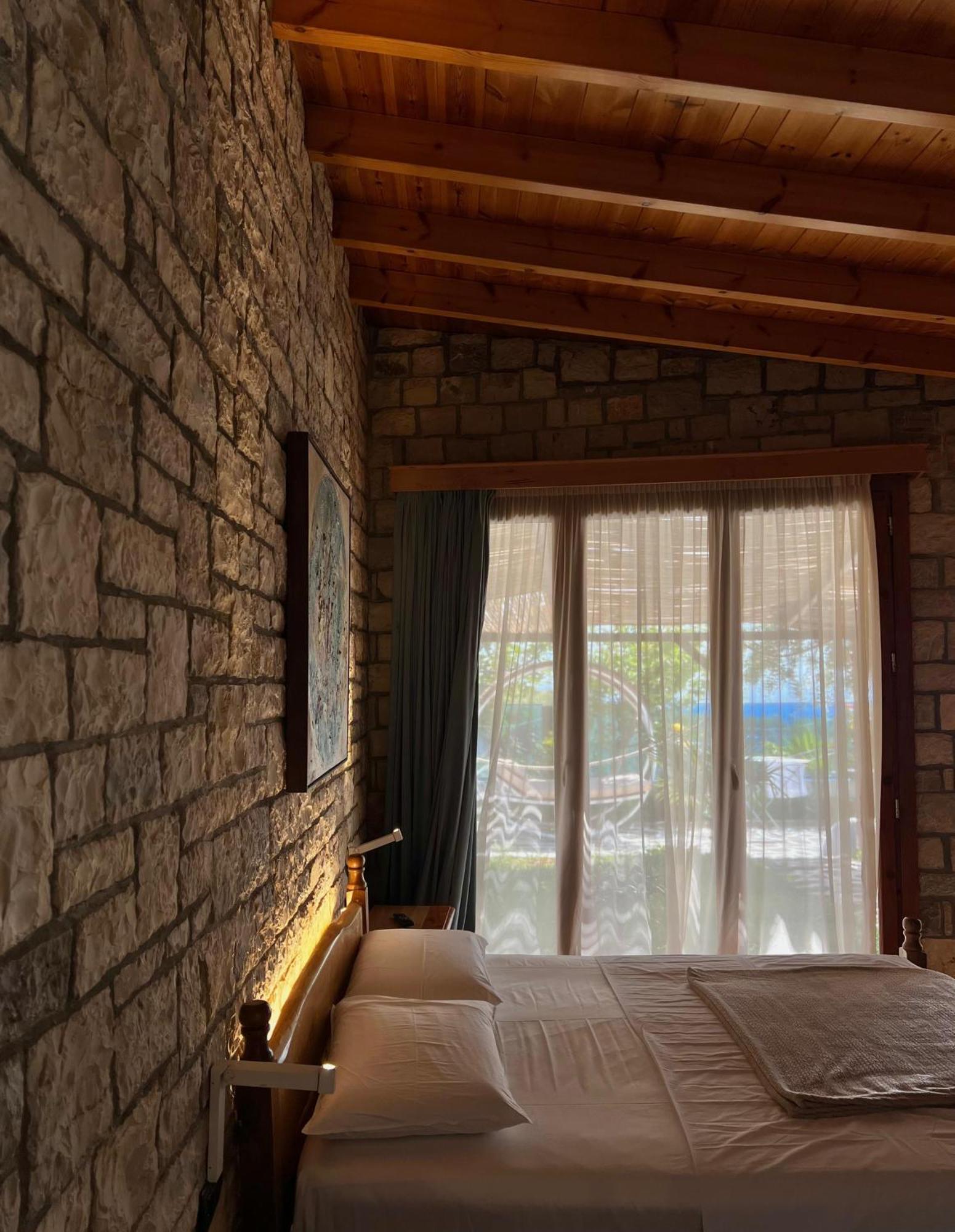 Palermiti Luxury Lodge Himare