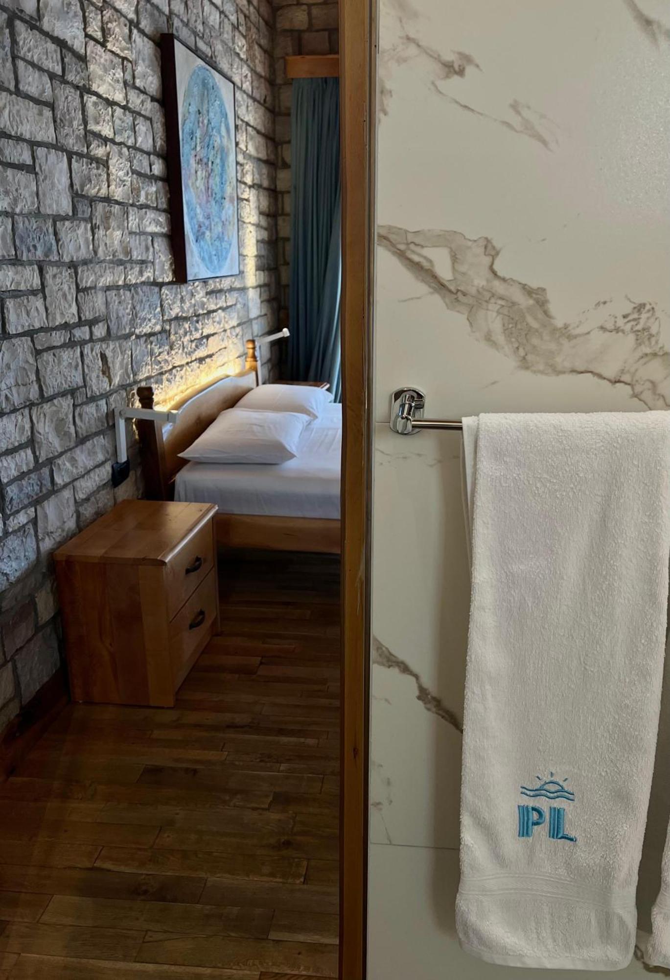 Palermiti Luxury * Himare
